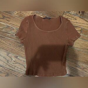 Flattering brown fitted tee shirt size Large